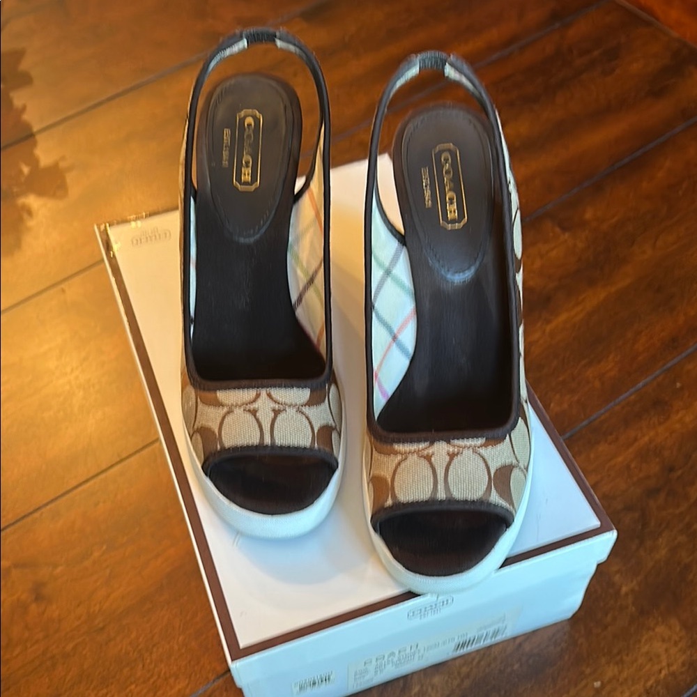 Coach Women's Brown and Cream Peep Toe Heels